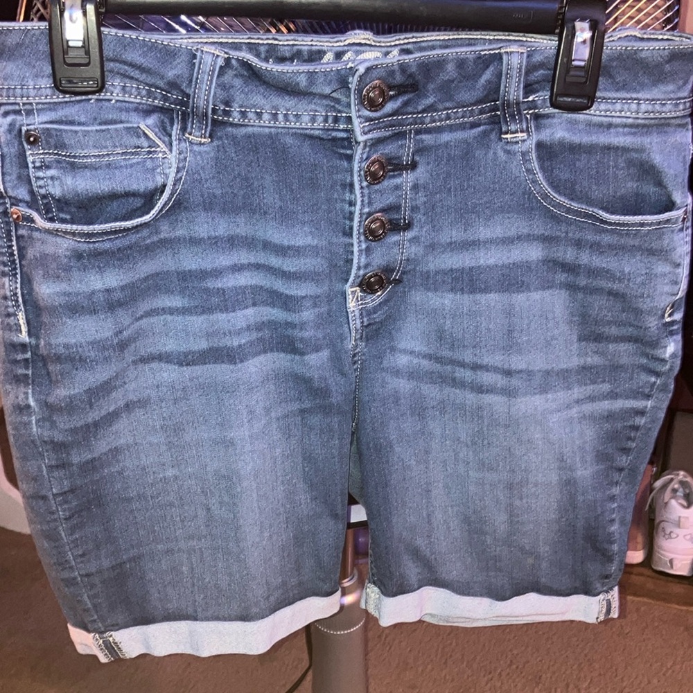 Wallflower blue jeans